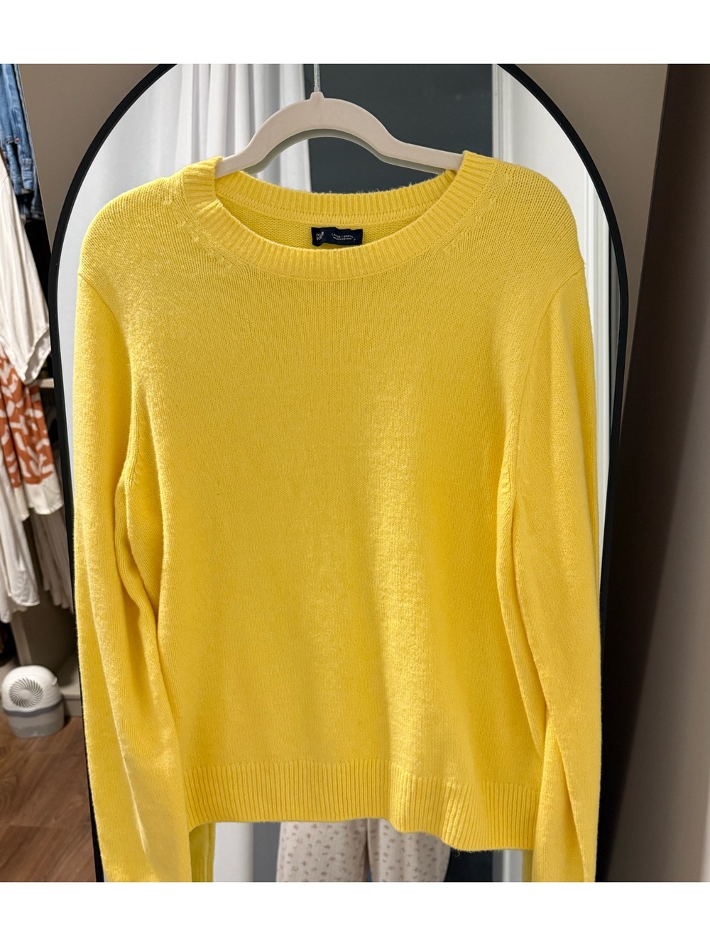 CashSoft Crewneck Women’s Sweater- New Condition!